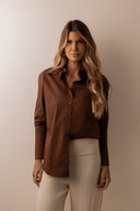 Camisa Florença Punho Largo Marrom - TYNA - foto 2