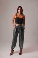 Calça Jogger Paetê Preta e Prata - TYNA - foto 9