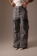 Calça Jeans Cargo com Bolsos Laterais Clara - TYNA - foto 2