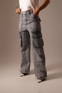 Calça Jeans Cargo com Bolsos Laterais Clara - TYNA - foto 9