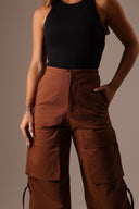 Calça Bolsos Cargo Sarja Marrom - TYNA - foto 4